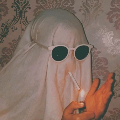 zeathy_'s profile picture. i sleep with my glasses on so i can see my $dream better