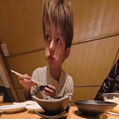 wtfvckhuce's profile picture. 