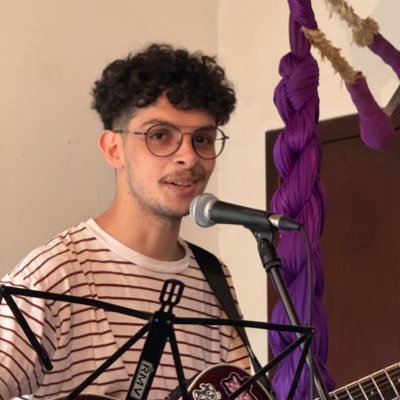 emirchus's profile picture. 22.10.18 ~ 29.08.23 ~
(=^・・^=) programador porque vivo en la compu y amante del anime, manga y café (๑´•ε •`๑)