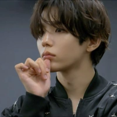 shochive's profile picture. 처음 오신분과 함께