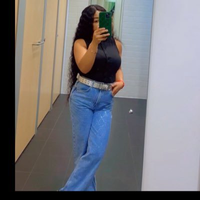 ButterBabe__'s profile picture. Startup/Tech Lawyurrr 💅 | I handle your legals so your product shines. Beauty with briefs. Brains with banter. Miss when Twitter was for gist too 🤷🏽‍♀️