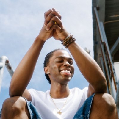 olanotolu's profile picture. It doesn’t make sense but it does