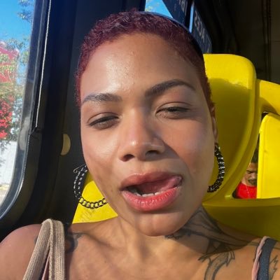 yaoundethiva's profile picture. eu sou da madrugada, me respeite! eu sei a hora de ir trabalhar