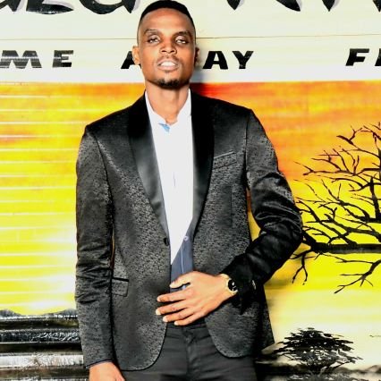 RhulisaniQ's profile picture. 