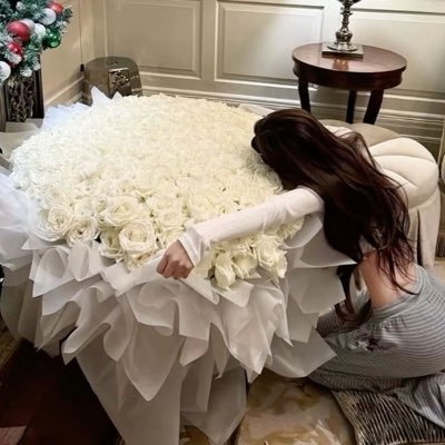 prettyandf1ne's profile picture. Sun is alone too, but still shines.