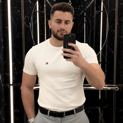 E_GuriGashi's profile picture. ✞ | Kosovar Albanian | Economics & Business Administration Alumnus | Finance Department in a German Fintech | Advocate for European Federalization 🇪🇺 | ♃