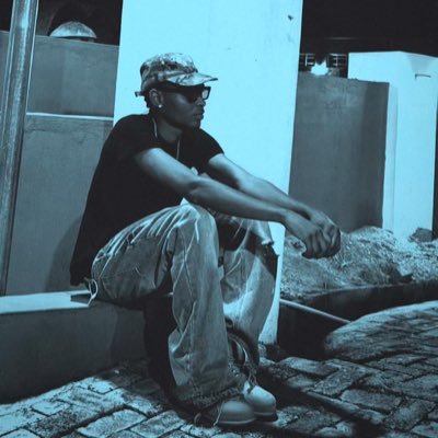 int_sas's profile picture. Less talk, More rhythm