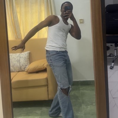 tofunmi_ai's profile picture. My private AI universe half genius, half nonsense | Prompt Engineer | SWE | Specialist in generative AI & automation