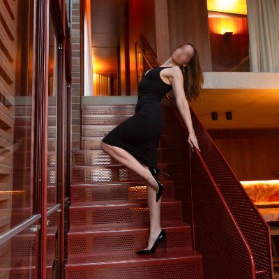 datesutton's profile picture. International inamorata. Habits include reading by the pool, curating playlists, & flirting with you over dinner. California grown, Sydney based. 🔎 my name...