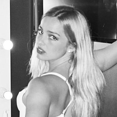 bluestsflame's profile picture. i’d rather get high fashion