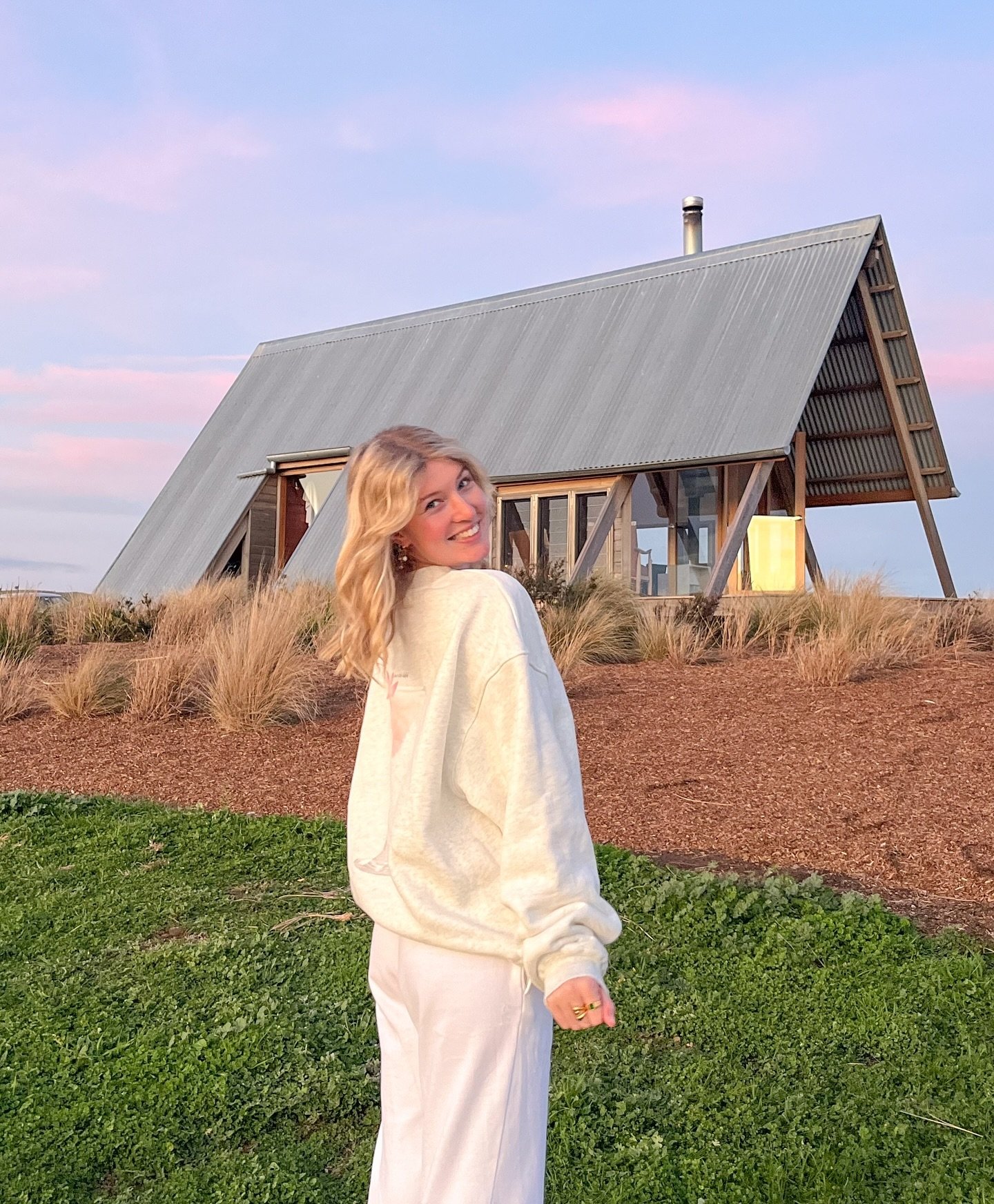 Wahkuna249903's profile picture. choose love, not fear ❤️