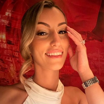 brxvnd's profile picture. FinOps Cloud Girlie 👩🏼‍💻 | @F45Training HIIT Queen 🏋🏼‍♀️| #BillsMafia