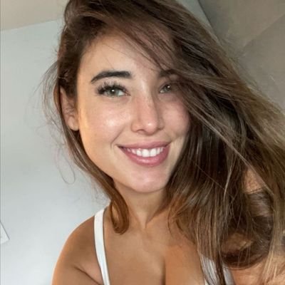 Angievarona_123's profile picture. model