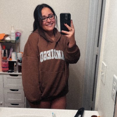 alyssanvazquez's profile picture. feed me