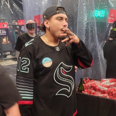 Paulspockett's profile picture. Twitter Forever didn’t fly, tits are swell as well. TwitterAfterDark 2013 nostalgia. Art,Humor,Vines unanimous support nipples be freed, basically our Woodstock