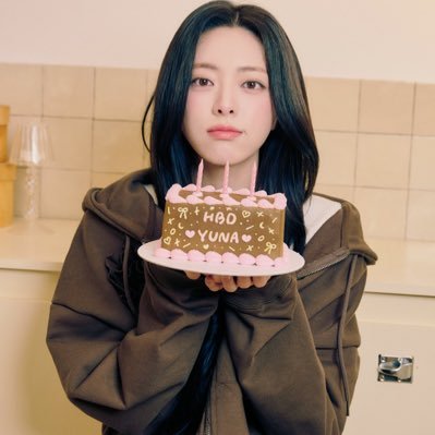 Harry10861947's profile picture. Did you know ITZY is the first Kpop girl group in the history to achieve a Rookie Grand Slam? ✨
