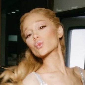 vanderrwaals's profile picture. just a lesbian who likes to consume media @riverdeeppod