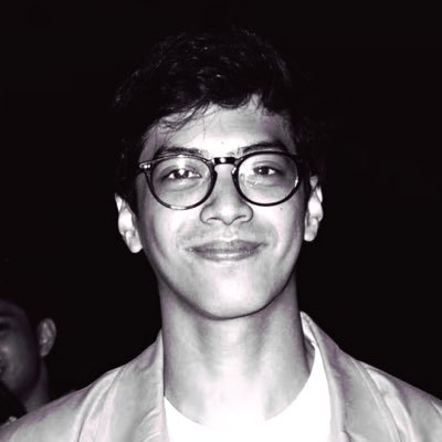 rambusuar's profile picture. 𝐀𝐊𝐔, 𝐏𝐄𝐋𝐀𝐔𝐓 𝐃𝐀𝐑𝐈 𝐋𝐔𝐊𝐀-𝐋𝐔𝐊𝐀 𝐋𝐀𝐋𝐔, berlayar dengan layar tak utuh, mencari suaramu bagai rambu di antara gelap dan garang angin.