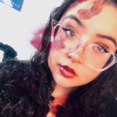Anahicazares02's profile picture. 23/ horror & halloween lover 🎃🕸️