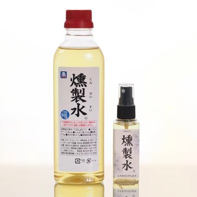 kunseisui's profile picture. 株式会社 扇フーズ 『#燻製水®️』 国産山桜チップを焚いて出た煙を 弊社独自の手法により天然水へ溶け込ませる技術を使用！ 山桜の燻製の香りを閉じ込めた ✨🪄魔法の香料🪄✨ 詳しくは公式サイトをご確認ください🌷 #燻製水 #燻製 #キャンプ #アレンジレシピ #おつまみ #黒ラベルオリジナル燻製水