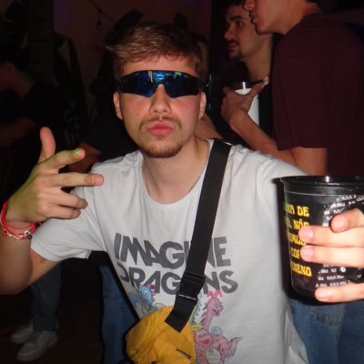 luke_maza's profile picture. faço móveis e pinto @roda_do_raul