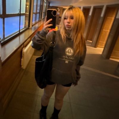 silliersnufstar's profile picture. 21 ♡ she/her | mdni !! i luv daddy 🖍️ left old acct at 5k 🎪 sub princess and icky thoughts 🍼
