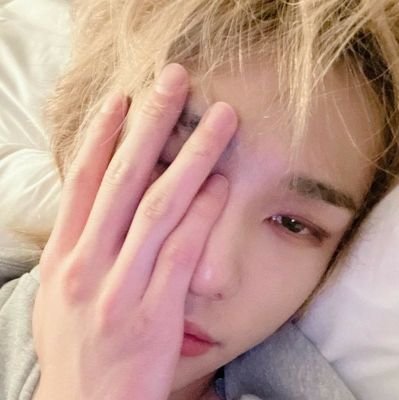 AikoYoshi3's profile picture. 𖦹๋࣭⭑     -     eu e o Hyun comendo strogonoff com batata palha 𓇼