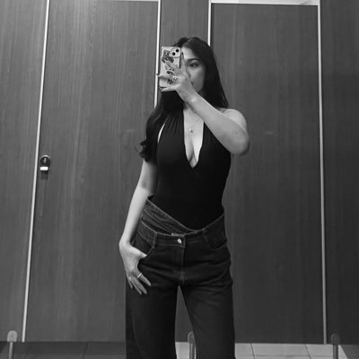 unbotheredkwenn's profile picture. number one girl