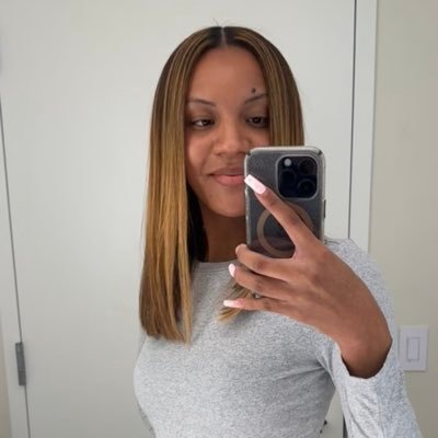 carpeluucem's profile picture. please stay off the grass.