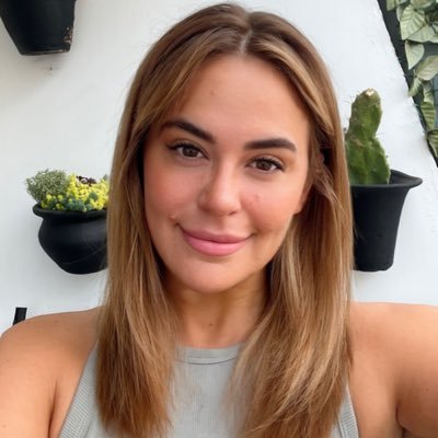 CarmenTuitera's profile picture. Relacionadora Publica/ Asesora comunicacional /Escritora/Charlista/ Mentora/Pintora de cuadros feos/ Enfrentando la violencia de género digital ENFRENTA