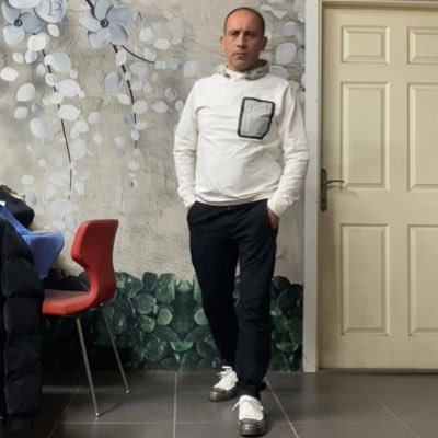 HaSan_34__'s profile picture. bütün duyguları izah edecek kelimeler yoktur ;                                    gerekte yoktur …‼️