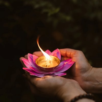 Saumya_Shobhnam's profile picture. 🔅⚜️ॐ भूर्भुव: स्व: तत्सवितुर्वरेण्यं…भर्गो देवस्य धीमहि …धियो यो न: प्रचोदयात्‼️ 🔆मनुष्य होना भाग्य की बात है❗️परंतु "सनातनी" होना सौभाग्य की बात है‼️🚩