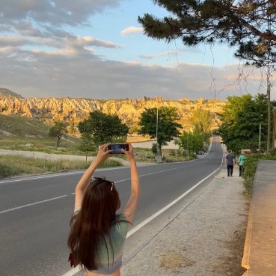 Jezgrd's profile picture. 旅先での食べ歩きや本を読む時間、週末のマーケット巡りなど、興味は本当に幅広くて、その時の気分で好きなことを選んで楽しんでいます。日本文化にも強く惹かれていて、人とのつながりを大切にしながら過ごすのが好きです。心を動かす瞬間を一つずつ集めることで、日々が少しずつ豊かになっていく気がします