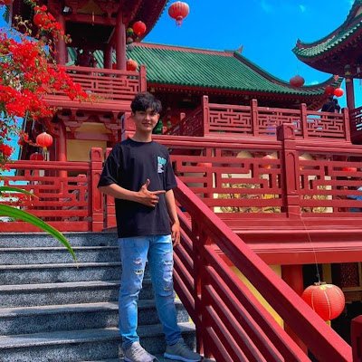 vncharles132's profile picture. 