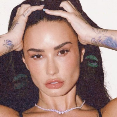 acervodemilov's profile picture. 📁 acervo de memes da cantora de cool for the summer | FAN ACCOUNT