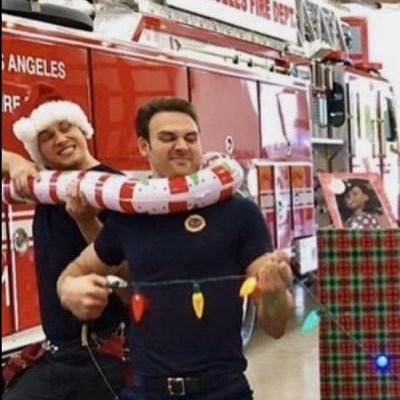 rogueskimo's profile picture. In my “chill. breathe. fuck it.” era⚡️ fan account ✨ she/her ❤️