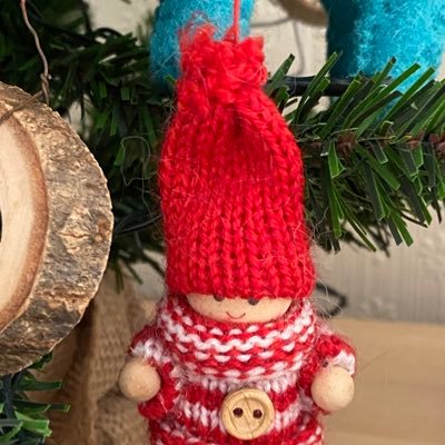 SamanthaHarrie3's profile picture. 2 adopted cats, 1 adopted staff. James’s heart belongs to Raisin #catchatbookclub #Wordlepals