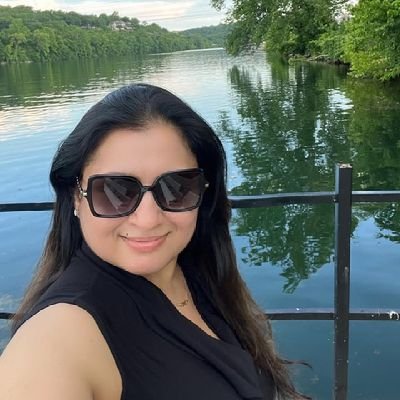 EllieLee976's profile picture. 