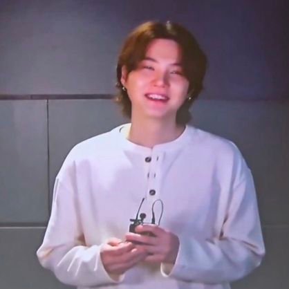 Izzybella134340's profile picture. Gen X, I like books and cats.  Mom to teenagers. Yoongi bias and OT7. I mean, how can you not love all 7?   Severely introverted and like to retweet.