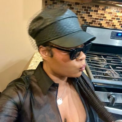 lexpressedem's profile picture. writer. photographer/c.d. 🪭