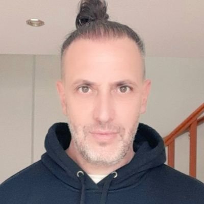 quema_de's profile picture. AMAR ES HASTA LA MUERTE, QUERER ES HASTA EL OLVIDO.

Escribo y miro pájaros. Voy tras los vuelos del gorrión blanco.