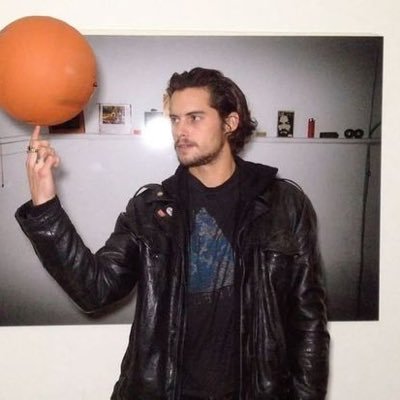 overlyovelry's profile picture. 