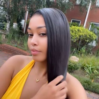 Charzzzz_'s profile picture. • Beauty, Hair, 💅 Lifestyle and Travel. ✈️ • No DM’s 📵 • @KaizerChiefs 💛🖤✌🏽• The Blues @ChelseaFC 💙 fan.