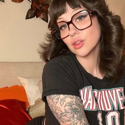 FlorShami's profile picture. cam girl // HMU sweeties 😘❤️💦