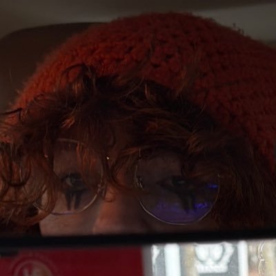 AshVivisection's profile picture. licks inside your ear. she/it