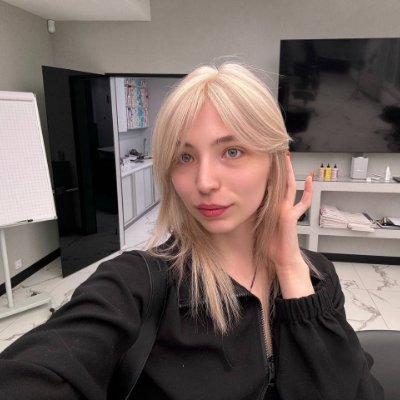 AnnaLeVogue's profile picture. American woman in logistics
Powered by coffee, data, and a quiet obsession with new tech.