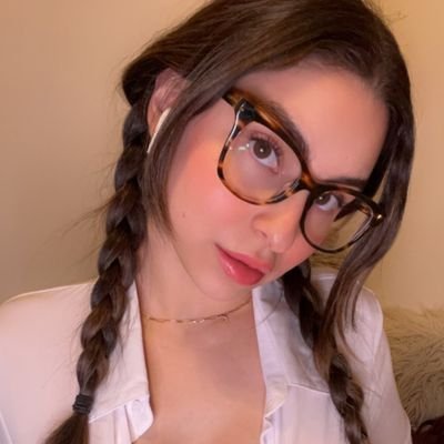 Beckyjacoleman's profile picture. Strong mind, kind heart, and a beautiful soul.
Living my truth, growing every day, and choosing peace, love, and honesty. 🌸