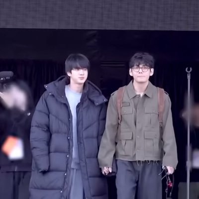 Louxy400's profile picture. • 95’• SHE/HER • BTS (ot7) • 23/03/25 ❤️‍🔥🥺siempre lloraré al escuchar Background 💔 UGH’s enthusiast 🗣️