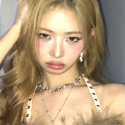 CoolWit3You's profile picture. flowers by aespa