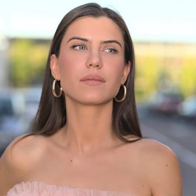 CamilaRoselba's profile picture. Confident, beautiful and dignified